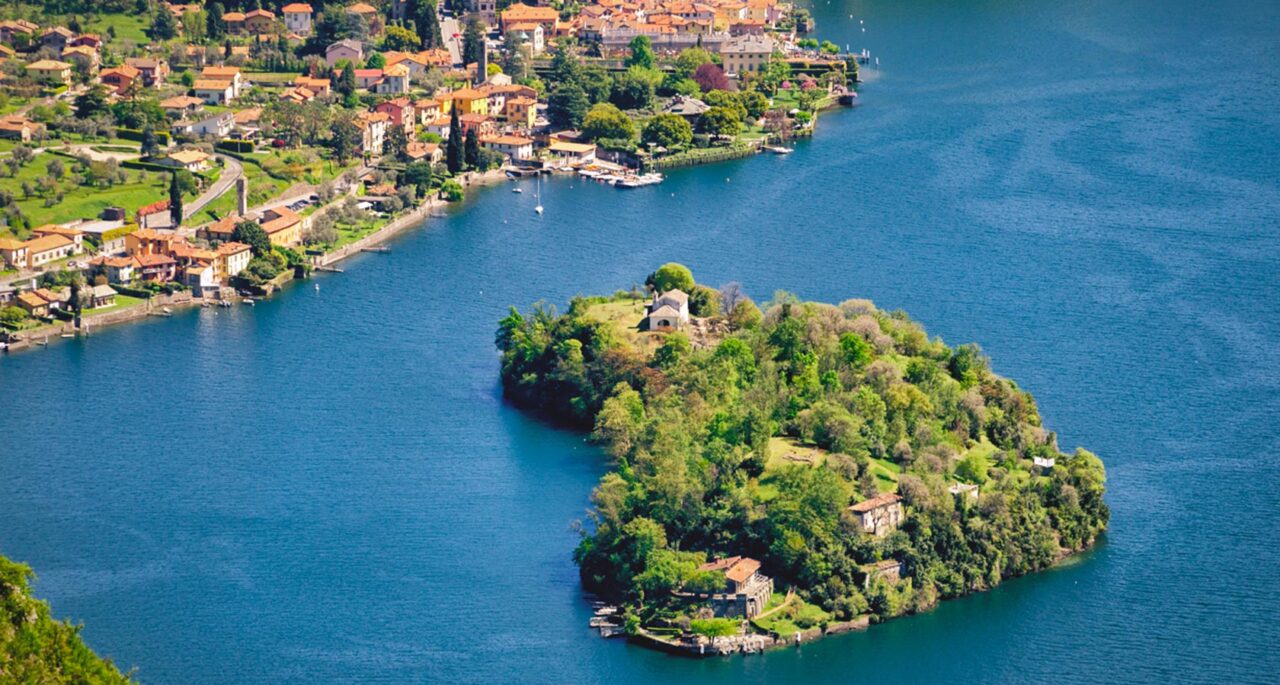 For your stay on Como Lake choose the 5-star hotel Villa D'Este